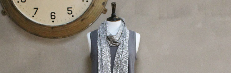 CLOTHING & ACCESSORIES
