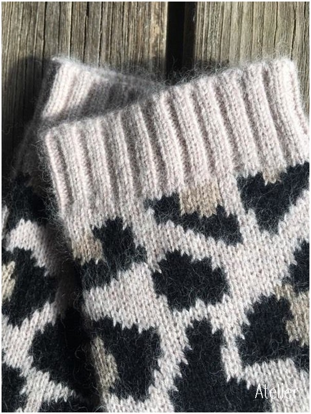 Gorgeous Cashmere Leopard Print Fingerless Gloves and Wristwarmers