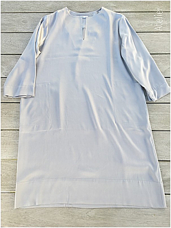 Stretch Silk Tunic with Simple Notch Neck in Gris